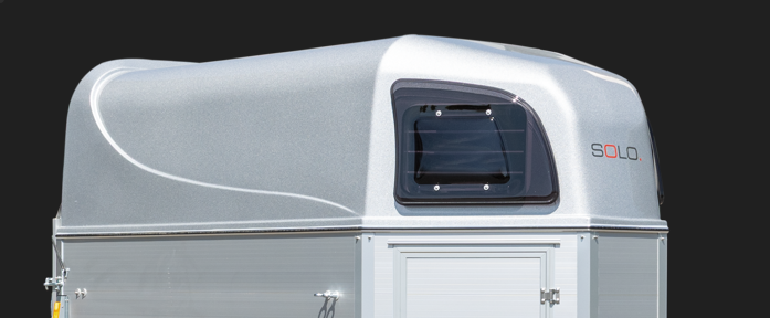 Polyhaube in silbermetallic